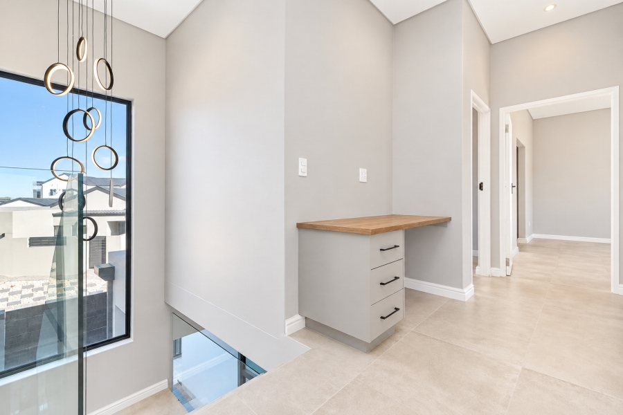 4 Bedroom Property for Sale in Sandown Western Cape